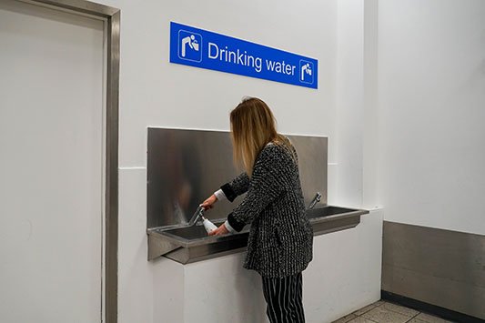 airport water fountain image